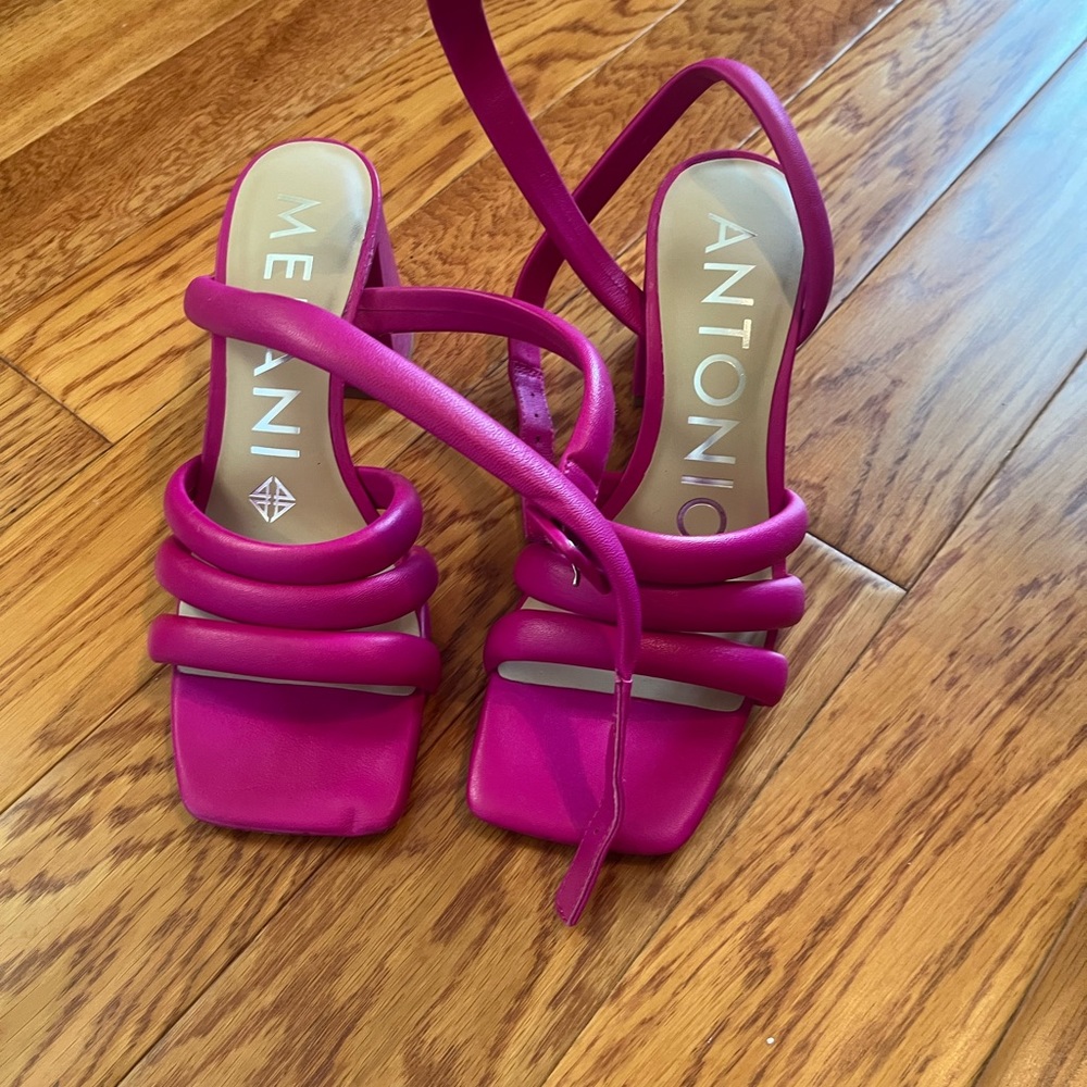 NWOB Antonio Milani Pink heels
